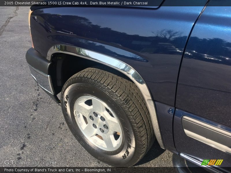 Dark Blue Metallic / Dark Charcoal 2005 Chevrolet Silverado 1500 LS Crew Cab 4x4