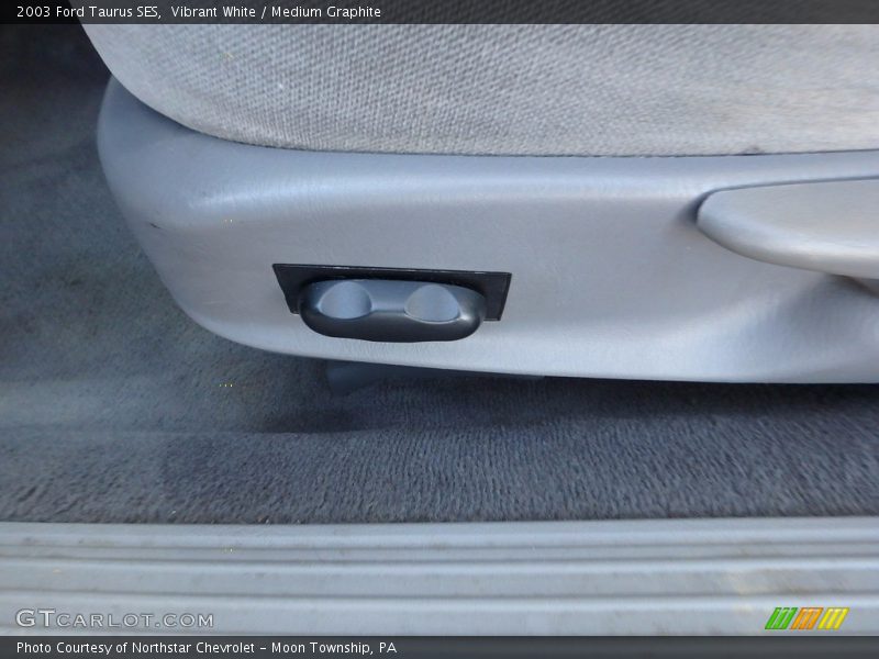 Vibrant White / Medium Graphite 2003 Ford Taurus SES