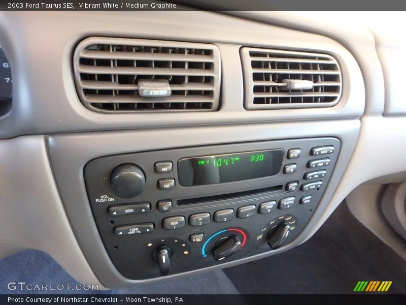 Vibrant White / Medium Graphite 2003 Ford Taurus SES