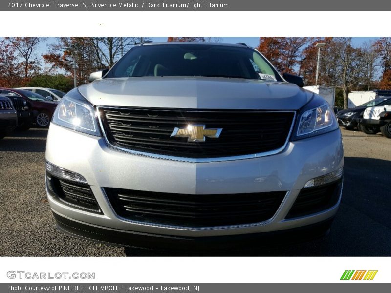 Silver Ice Metallic / Dark Titanium/Light Titanium 2017 Chevrolet Traverse LS