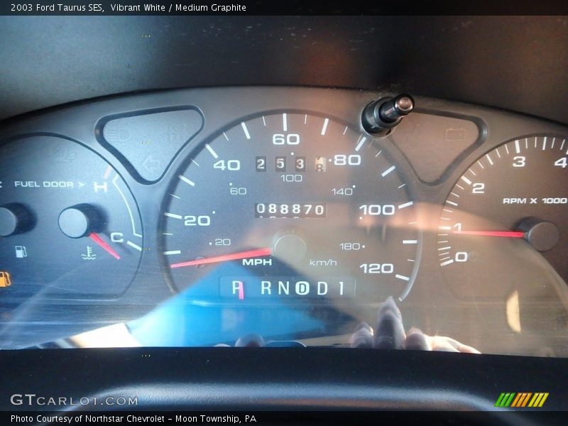 Vibrant White / Medium Graphite 2003 Ford Taurus SES