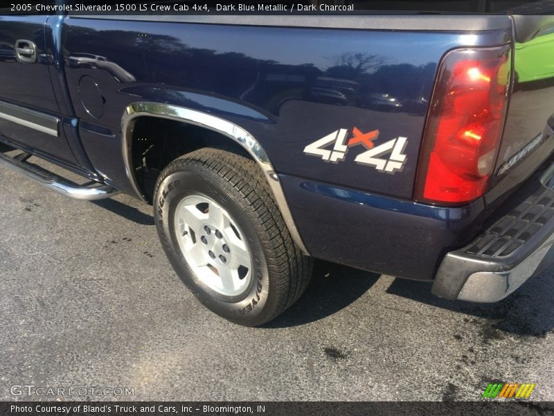 Dark Blue Metallic / Dark Charcoal 2005 Chevrolet Silverado 1500 LS Crew Cab 4x4