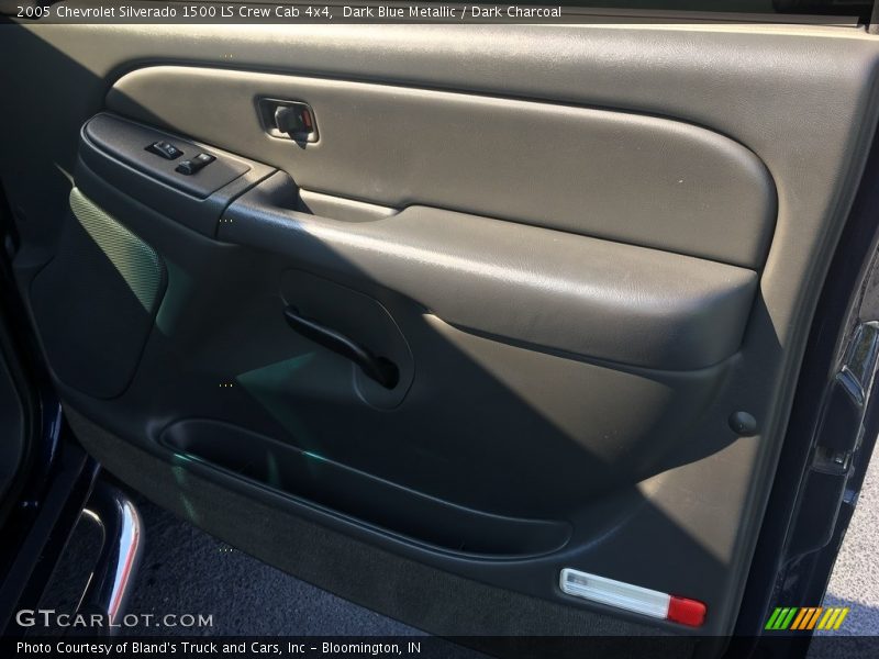 Dark Blue Metallic / Dark Charcoal 2005 Chevrolet Silverado 1500 LS Crew Cab 4x4
