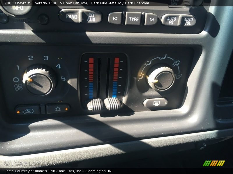 Dark Blue Metallic / Dark Charcoal 2005 Chevrolet Silverado 1500 LS Crew Cab 4x4