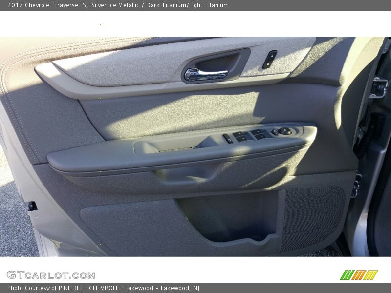 Silver Ice Metallic / Dark Titanium/Light Titanium 2017 Chevrolet Traverse LS