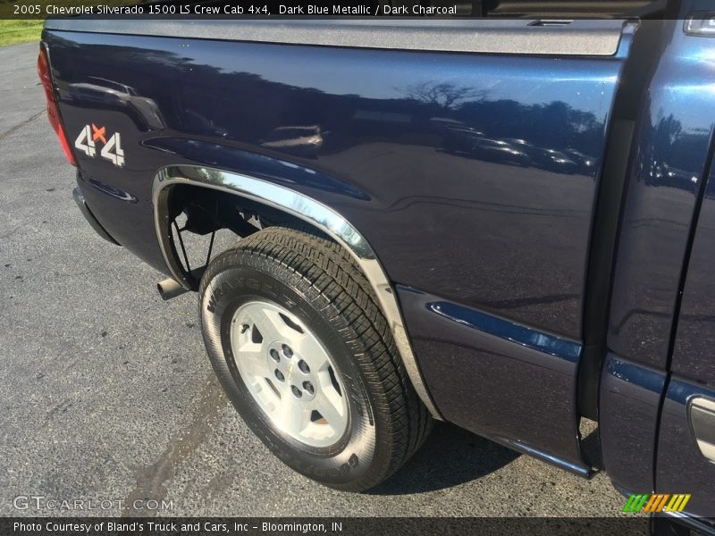 Dark Blue Metallic / Dark Charcoal 2005 Chevrolet Silverado 1500 LS Crew Cab 4x4