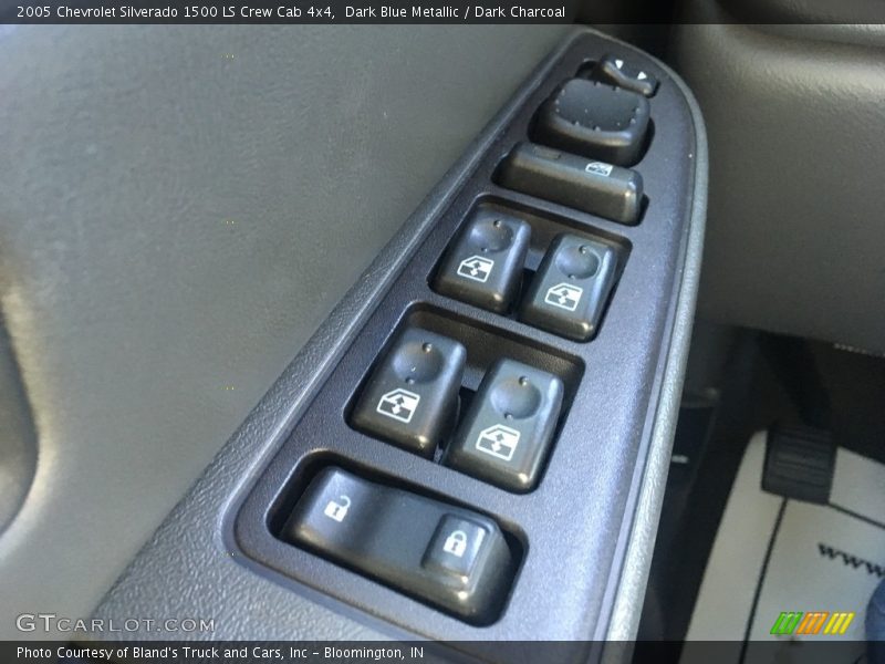 Dark Blue Metallic / Dark Charcoal 2005 Chevrolet Silverado 1500 LS Crew Cab 4x4