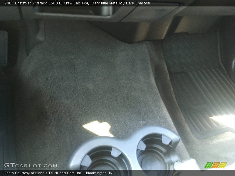 Dark Blue Metallic / Dark Charcoal 2005 Chevrolet Silverado 1500 LS Crew Cab 4x4