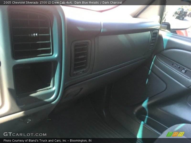 Dark Blue Metallic / Dark Charcoal 2005 Chevrolet Silverado 1500 LS Crew Cab 4x4