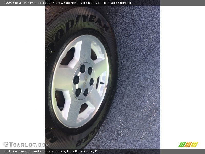 Dark Blue Metallic / Dark Charcoal 2005 Chevrolet Silverado 1500 LS Crew Cab 4x4