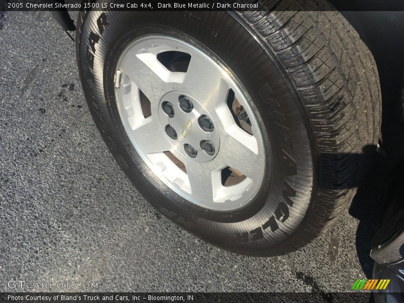 Dark Blue Metallic / Dark Charcoal 2005 Chevrolet Silverado 1500 LS Crew Cab 4x4
