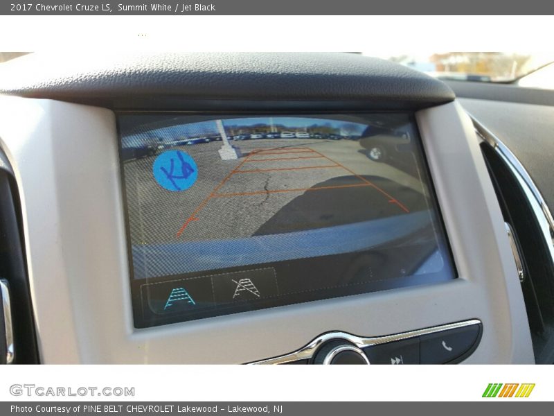 Summit White / Jet Black 2017 Chevrolet Cruze LS