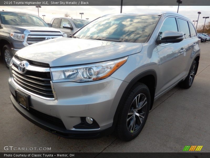 Silver Sky Metallic / Black 2016 Toyota Highlander XLE