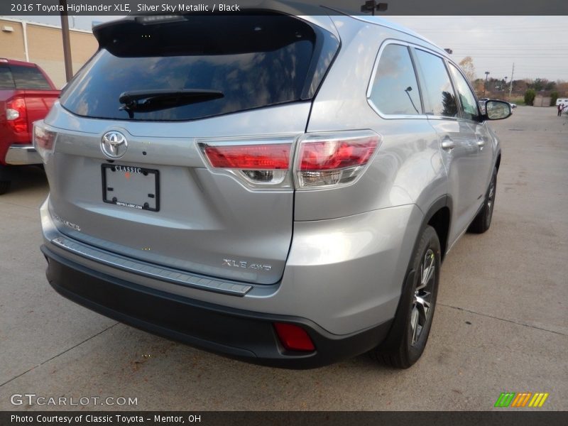 Silver Sky Metallic / Black 2016 Toyota Highlander XLE