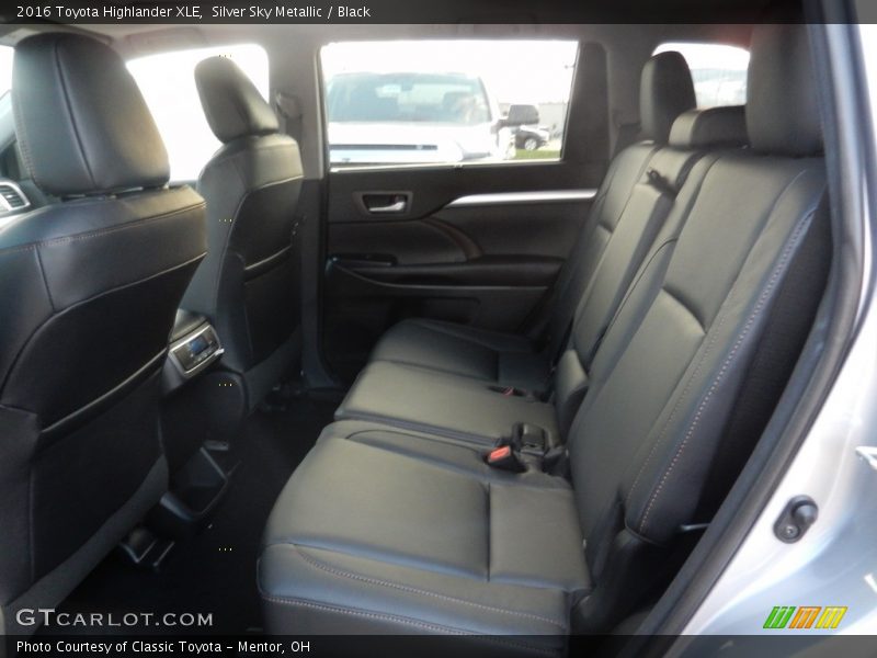 Silver Sky Metallic / Black 2016 Toyota Highlander XLE