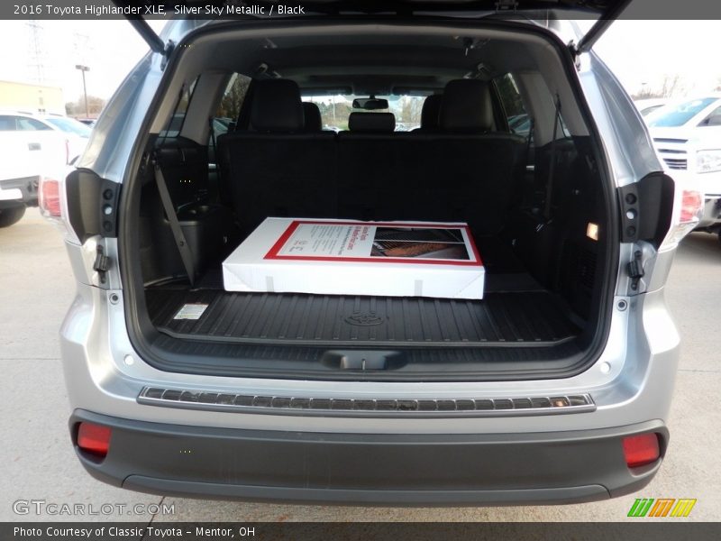 Silver Sky Metallic / Black 2016 Toyota Highlander XLE