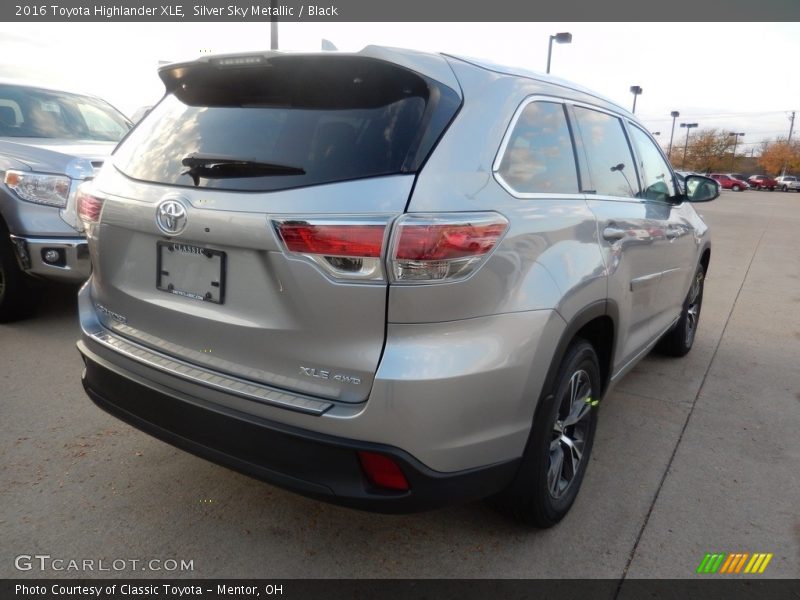Silver Sky Metallic / Black 2016 Toyota Highlander XLE