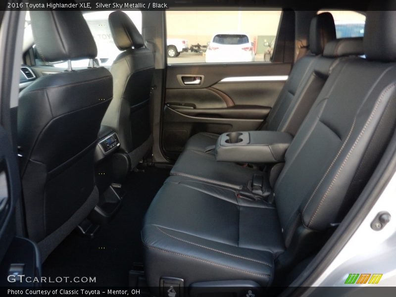 Silver Sky Metallic / Black 2016 Toyota Highlander XLE