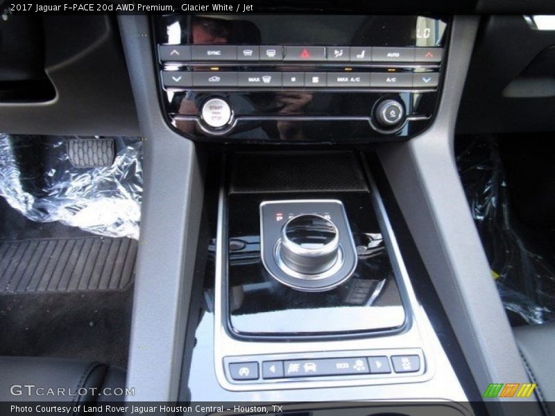 Glacier White / Jet 2017 Jaguar F-PACE 20d AWD Premium
