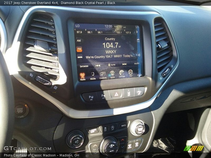 Diamond Black Crystal Pearl / Black 2017 Jeep Cherokee Overland 4x4