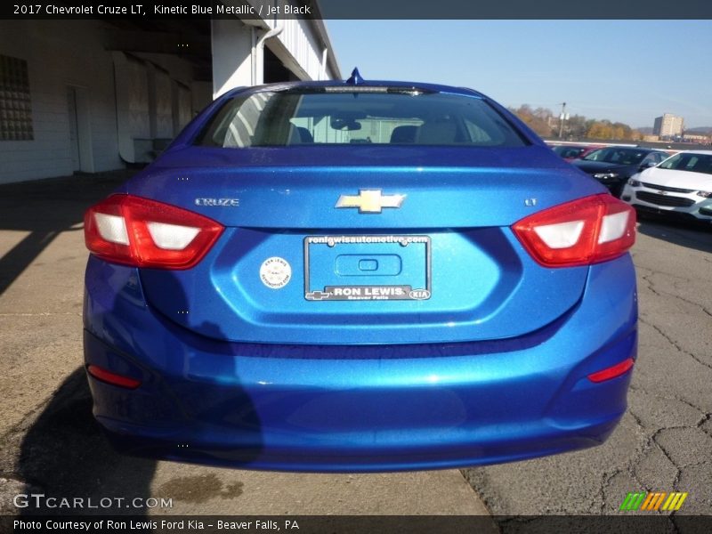 Kinetic Blue Metallic / Jet Black 2017 Chevrolet Cruze LT