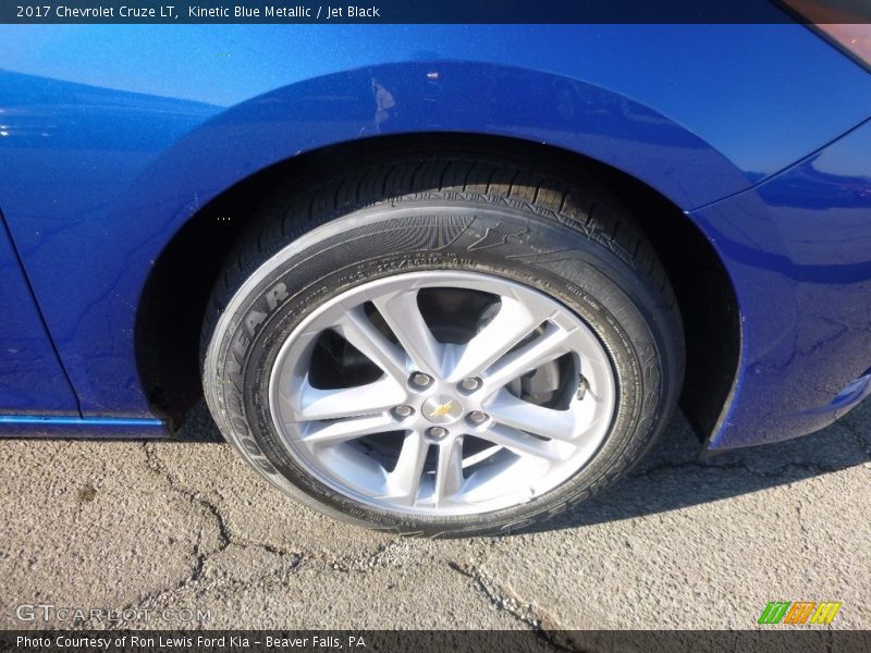 Kinetic Blue Metallic / Jet Black 2017 Chevrolet Cruze LT
