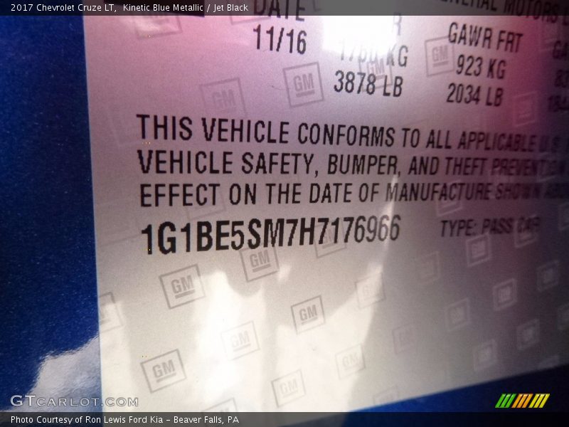 Kinetic Blue Metallic / Jet Black 2017 Chevrolet Cruze LT