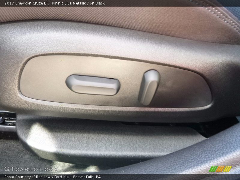 Kinetic Blue Metallic / Jet Black 2017 Chevrolet Cruze LT
