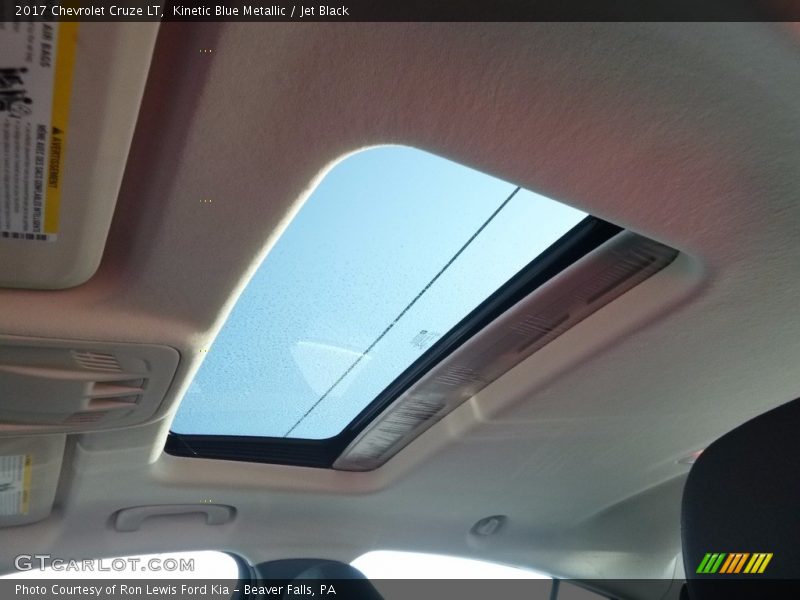 Kinetic Blue Metallic / Jet Black 2017 Chevrolet Cruze LT
