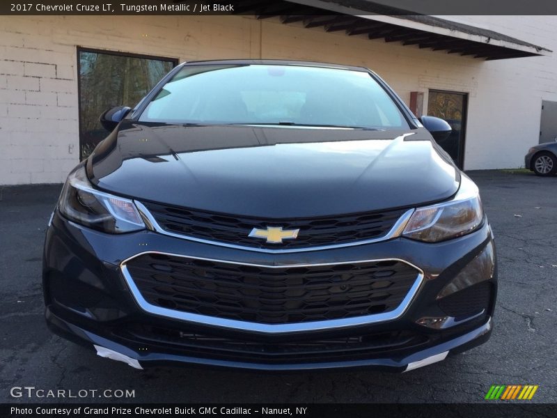 Tungsten Metallic / Jet Black 2017 Chevrolet Cruze LT