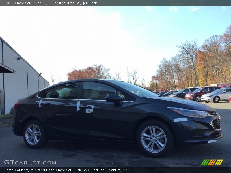 Tungsten Metallic / Jet Black 2017 Chevrolet Cruze LT