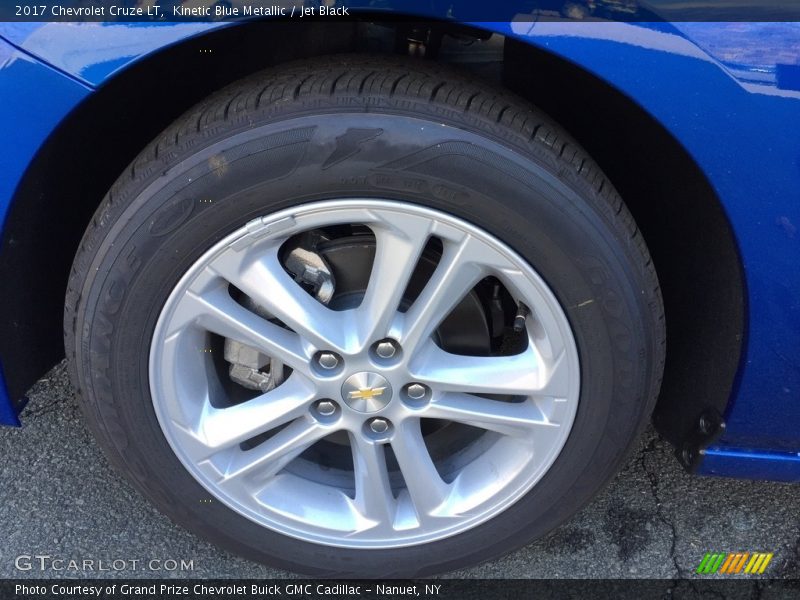 Kinetic Blue Metallic / Jet Black 2017 Chevrolet Cruze LT