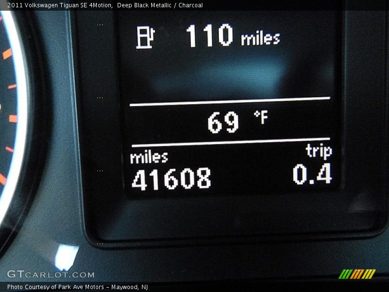 Deep Black Metallic / Charcoal 2011 Volkswagen Tiguan SE 4Motion