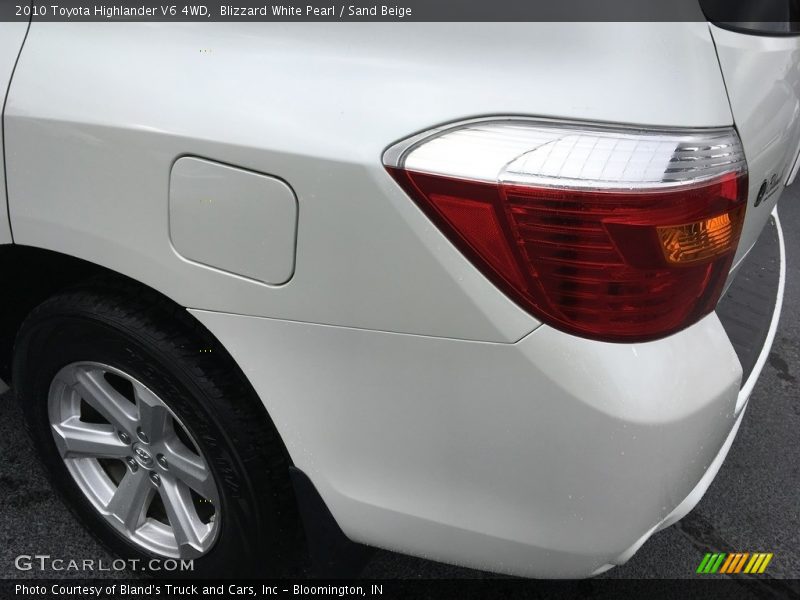 Blizzard White Pearl / Sand Beige 2010 Toyota Highlander V6 4WD