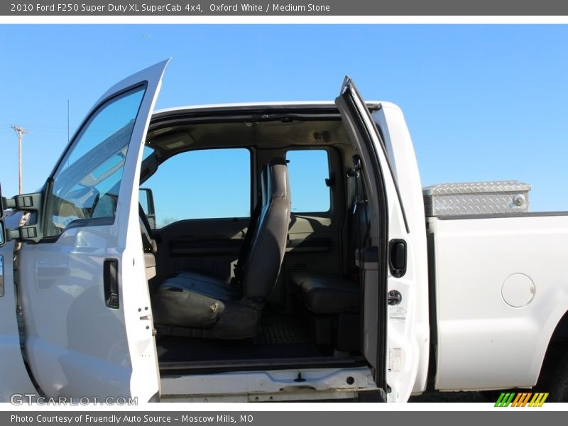 Oxford White / Medium Stone 2010 Ford F250 Super Duty XL SuperCab 4x4