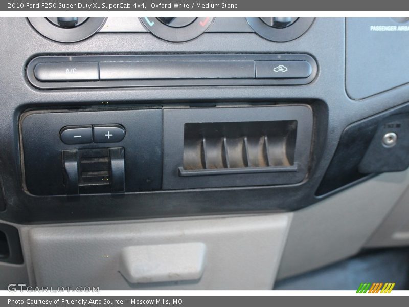 Oxford White / Medium Stone 2010 Ford F250 Super Duty XL SuperCab 4x4