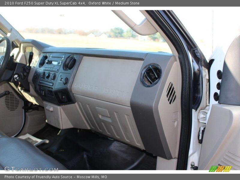 Oxford White / Medium Stone 2010 Ford F250 Super Duty XL SuperCab 4x4