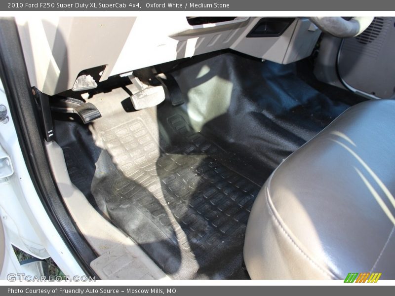 Oxford White / Medium Stone 2010 Ford F250 Super Duty XL SuperCab 4x4