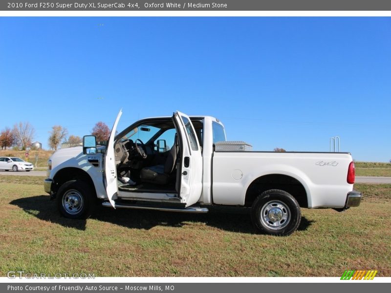 Oxford White / Medium Stone 2010 Ford F250 Super Duty XL SuperCab 4x4