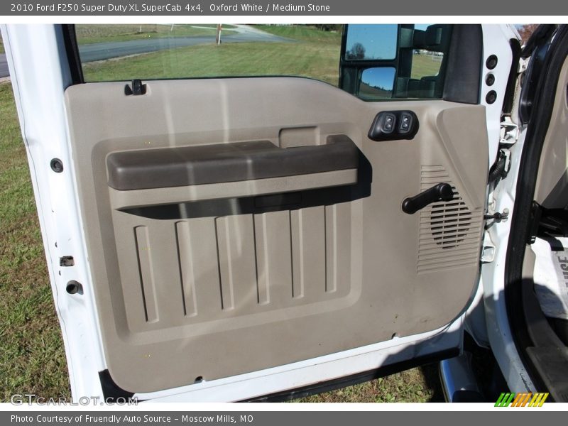 Oxford White / Medium Stone 2010 Ford F250 Super Duty XL SuperCab 4x4
