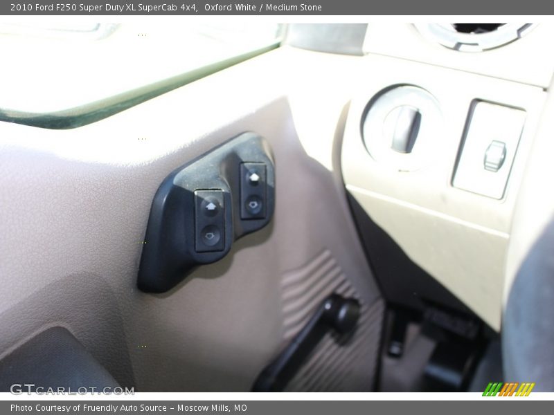 Oxford White / Medium Stone 2010 Ford F250 Super Duty XL SuperCab 4x4