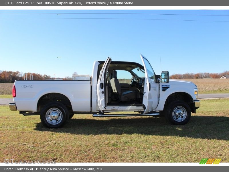 Oxford White / Medium Stone 2010 Ford F250 Super Duty XL SuperCab 4x4