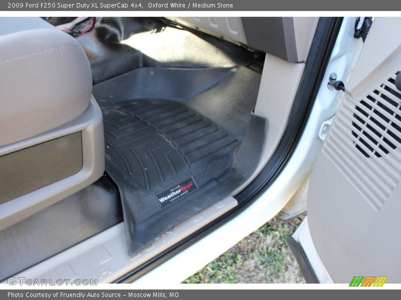 Oxford White / Medium Stone 2009 Ford F250 Super Duty XL SuperCab 4x4