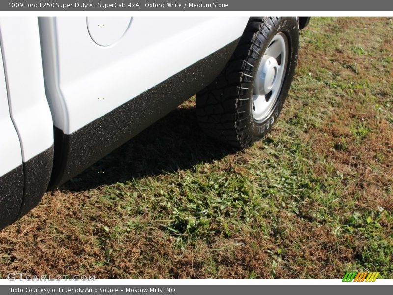 Oxford White / Medium Stone 2009 Ford F250 Super Duty XL SuperCab 4x4