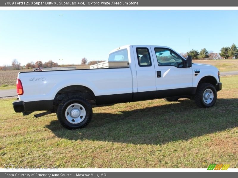 Oxford White / Medium Stone 2009 Ford F250 Super Duty XL SuperCab 4x4