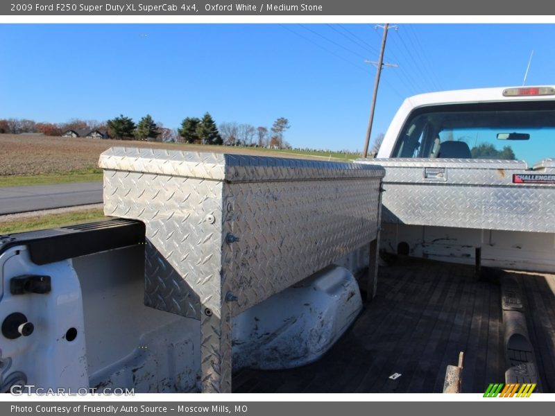 Oxford White / Medium Stone 2009 Ford F250 Super Duty XL SuperCab 4x4