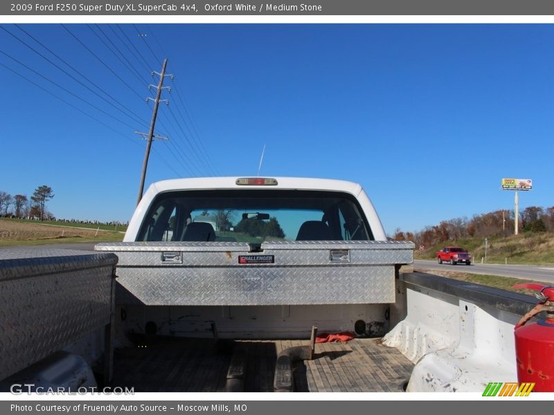 Oxford White / Medium Stone 2009 Ford F250 Super Duty XL SuperCab 4x4