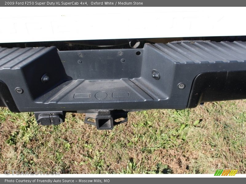 Oxford White / Medium Stone 2009 Ford F250 Super Duty XL SuperCab 4x4