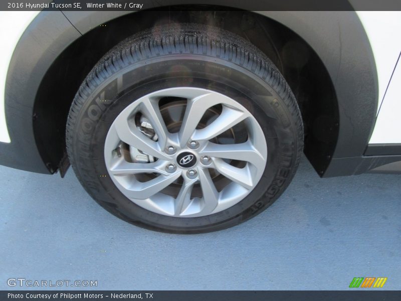 Winter White / Gray 2016 Hyundai Tucson SE