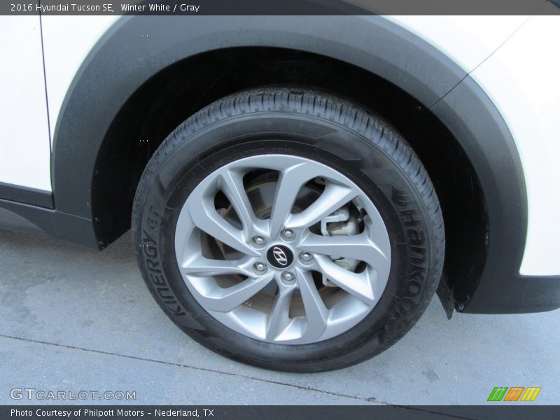 Winter White / Gray 2016 Hyundai Tucson SE